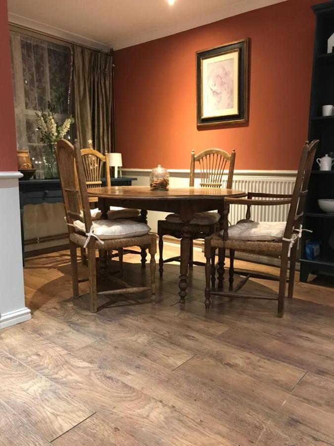 The Clockhouse Apartment Old Windsor Bagian luar foto