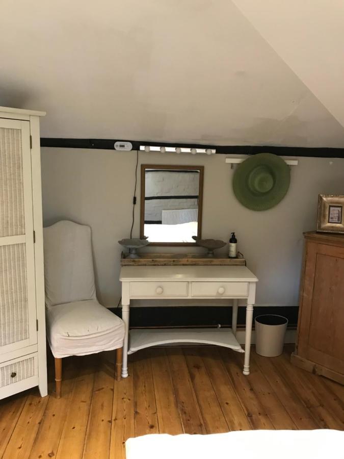 The Clockhouse Apartment Old Windsor Bagian luar foto
