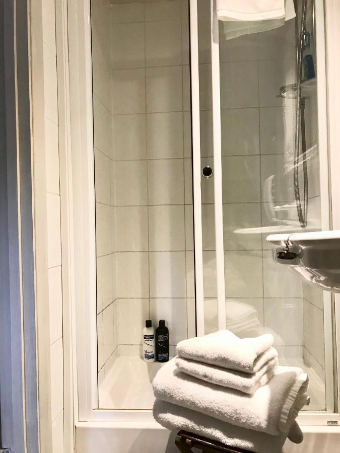 The Clockhouse Apartment Old Windsor Bagian luar foto